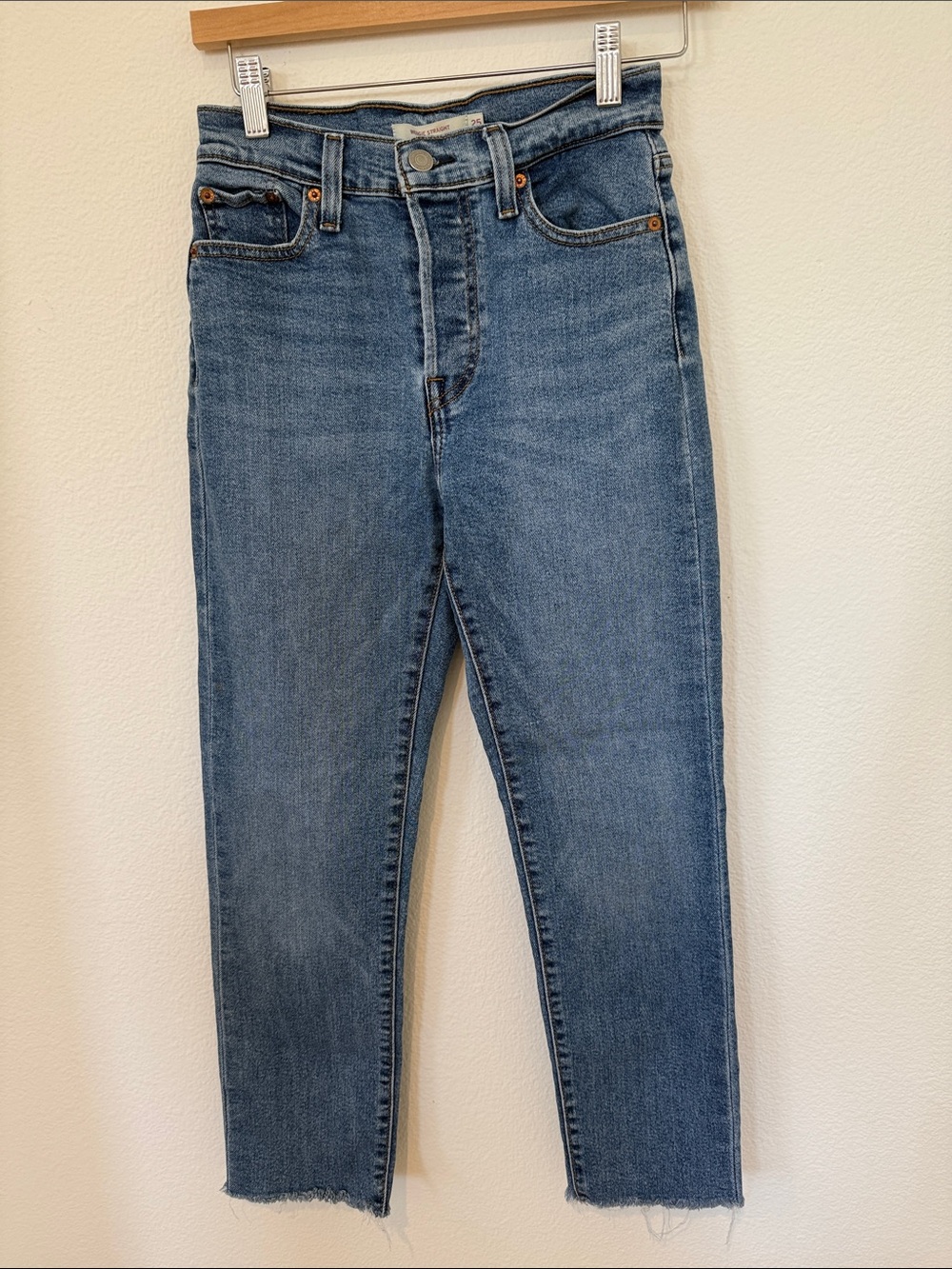 Levi’s wedgie Straight Women's Jeans in Mid Blue Denim 25